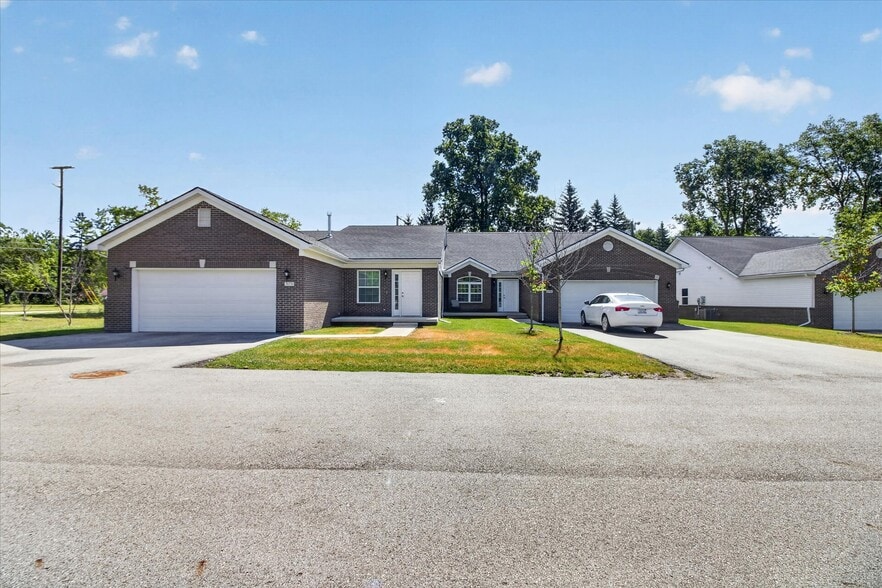 More Photos Of 26640 Orchard Lake Rd, Farmington Hills Apartments For Sale