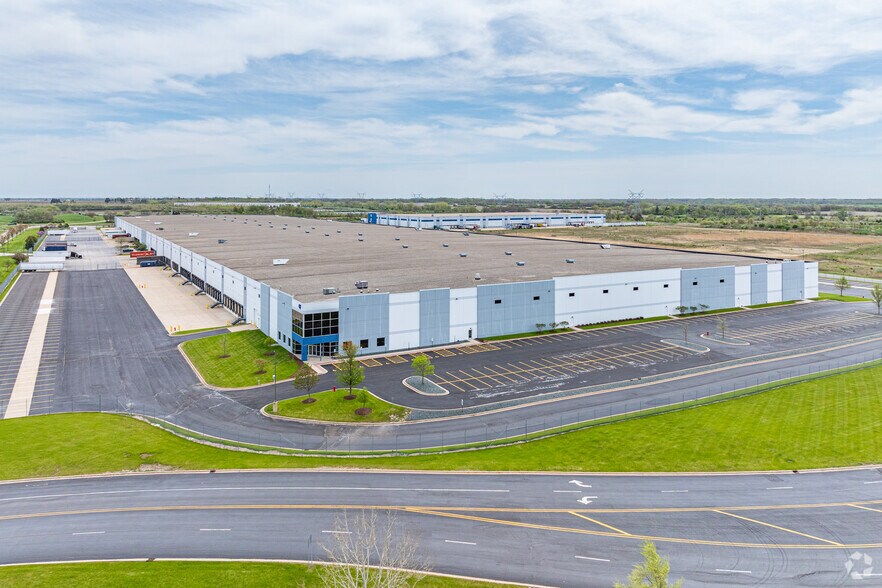 More Photos Of 20901 W Walter Strawn Dr, Elwood Distribution For Lease