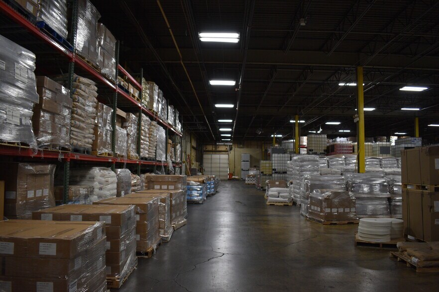 More Photos Of 1665 Enterprise Pky, Twinsburg Manufacturing For Lease