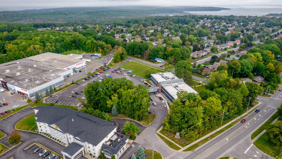 More Photos Of 240 Penetanguishene Rd, Midland Medical For Lease