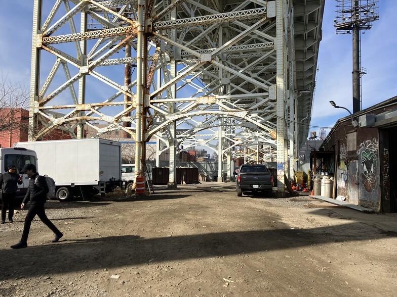 More Photos Of 27-21 51st St, Long Island City Warehouse For Lease