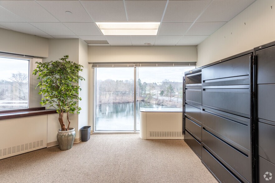 More Photos Of 800 Westchester Ave, Rye Town Office For Lease