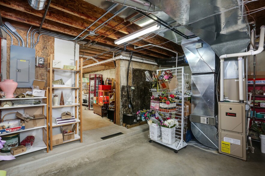 More Photos Of 1055 Laurence Ave, Jackson Freestanding For Sale