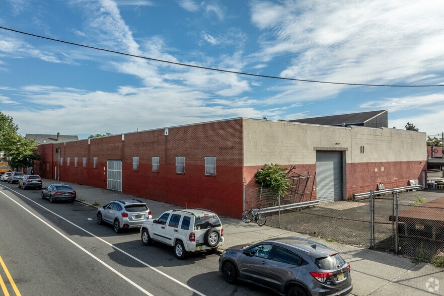 More Photos Of 455 Madison Ave, Paterson Manufacturing For Lease
