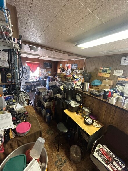 More Photos Of 227 Commission St, Salinas Showroom For Sale