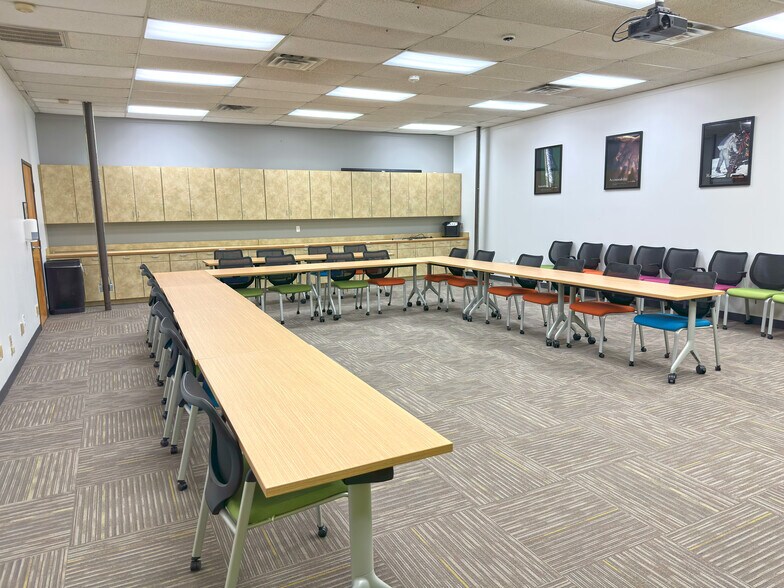 More Photos Of 14355 Wallisville Rd, Houston Office For Lease