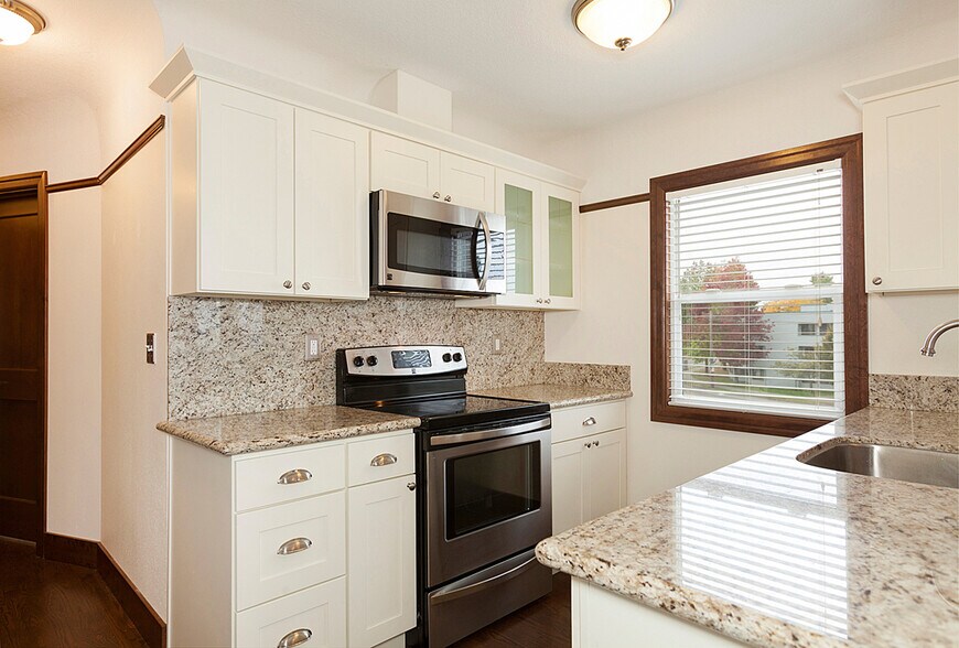 More Photos Of 6710 Greenwood Ave N, Seattle Apartments For Sale