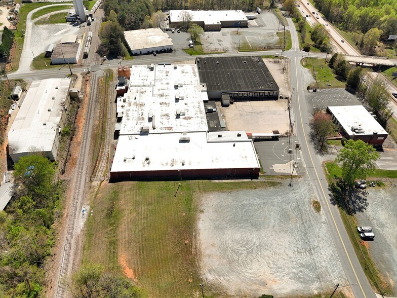 More Photos Of 315 Cassell St, Winston-Salem Distribution For Lease