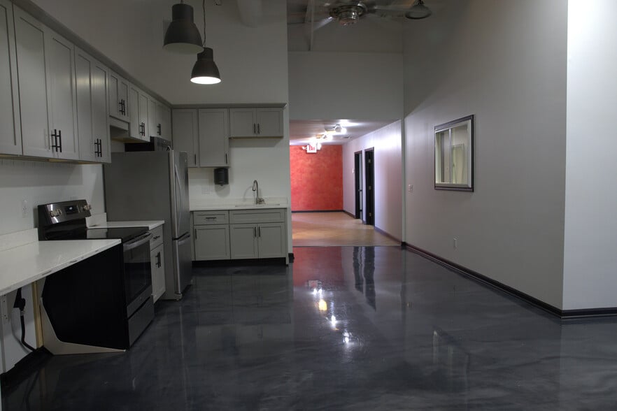 More Photos Of 101 W Shrader St, Liberty Manufacturing For Lease