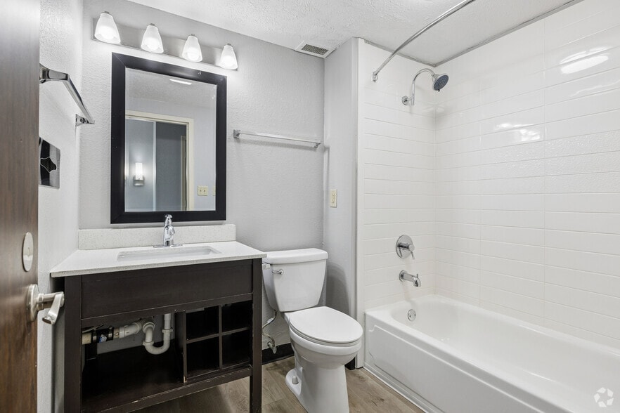 More Photos Of 1722 N Walnut St, Bloomington Apartments For Sale