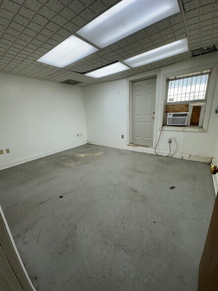 More Photos Of 614-618 Grand Central St, Clearwater Warehouse For Lease