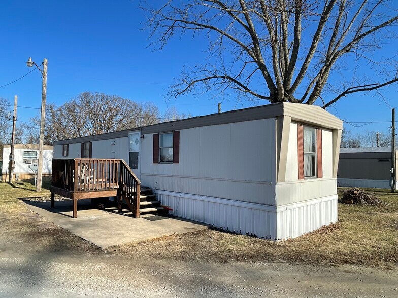 More Photos Of 2902 Clay St, De Soto Manufactured Housing Mobile Home Park For Sale