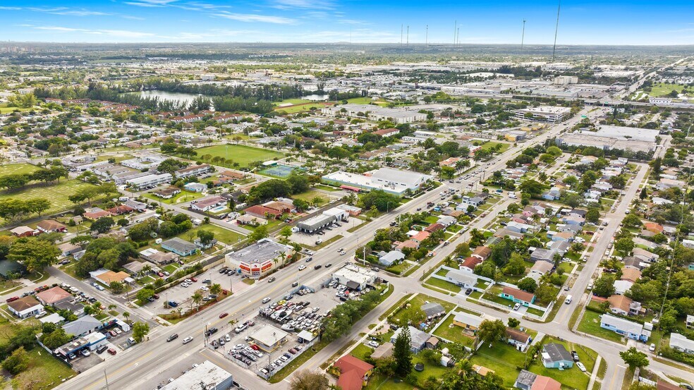 More Photos Of 2461-2471 Pembroke Rd, Hollywood Unknown For Lease