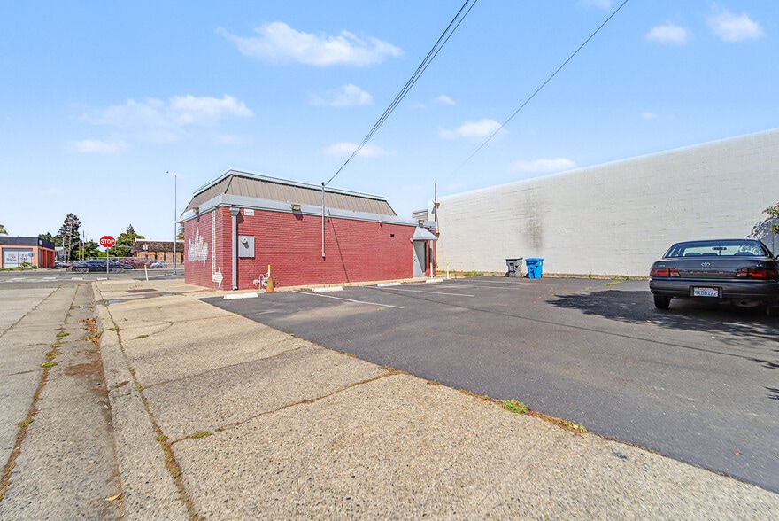 More Photos Of 520 Colusa Ave, Yuba City Freestanding For Sale