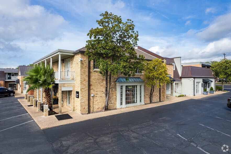 More Photos Of 1601 W 38th St, Austin Storefront For Lease