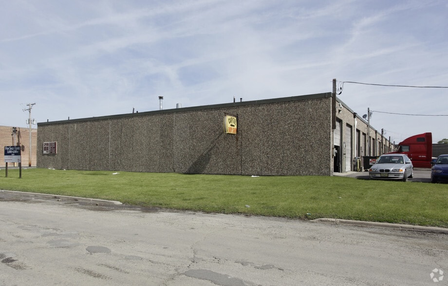 More Photos Of 211 Beeline Dr, Bensenville Warehouse For Sale