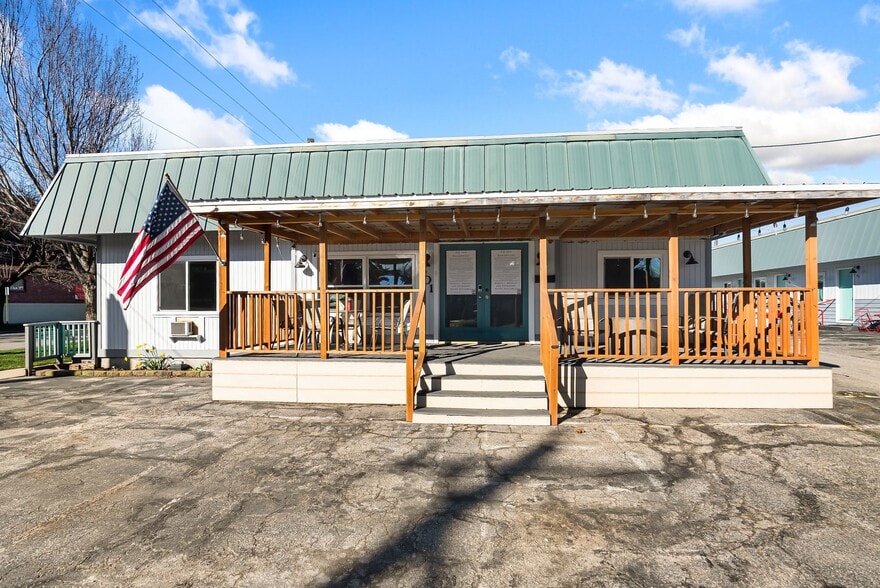 More Photos Of 501 N 4th Ave, Sandpoint Hotel For Sale