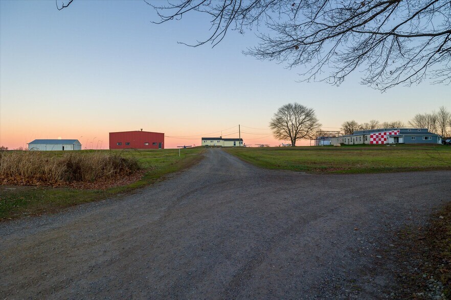 More Photos Of 89 Route 169, Woodstock Airport For Sale