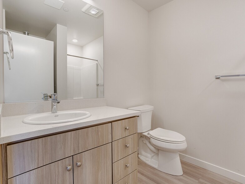 More Photos Of 4780 SE Belmont St, Portland Storefront Retail Residential For Lease