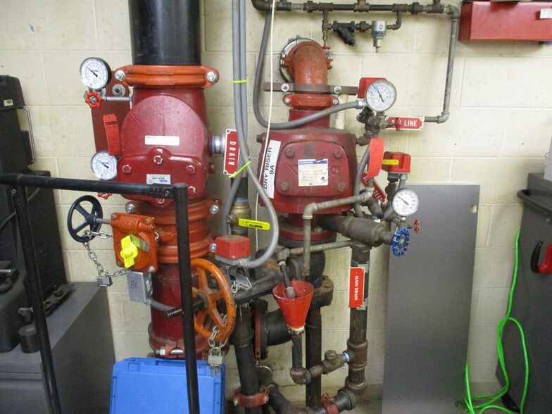 More Photos Of 2800 Estes St, Norton Shores Manufacturing For Sale