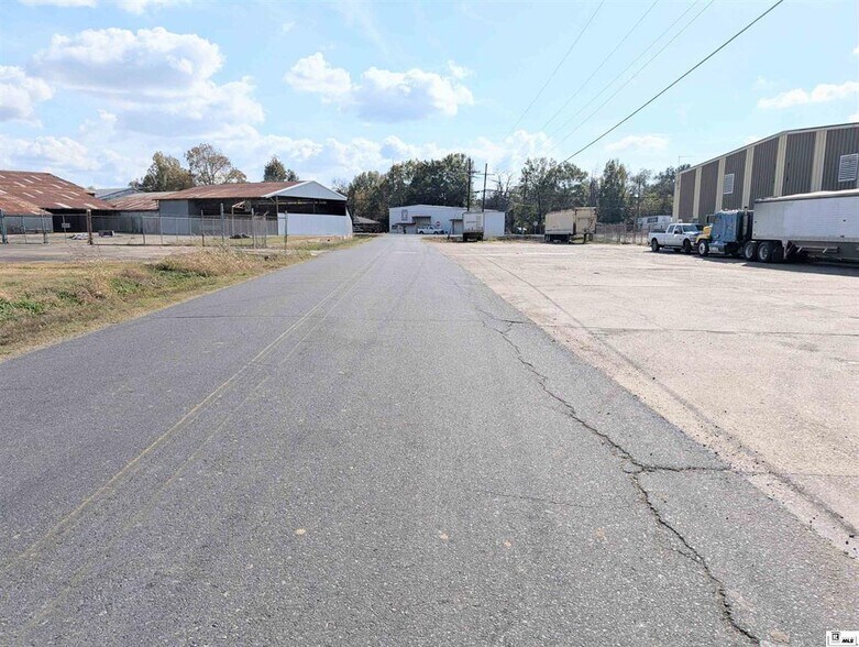 More Photos Of 830 Carter St, Winnsboro Industrial For Sale