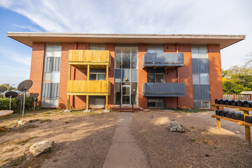 More Photos Of 2520 E Lincoln St, Wichita Apartments For Sale