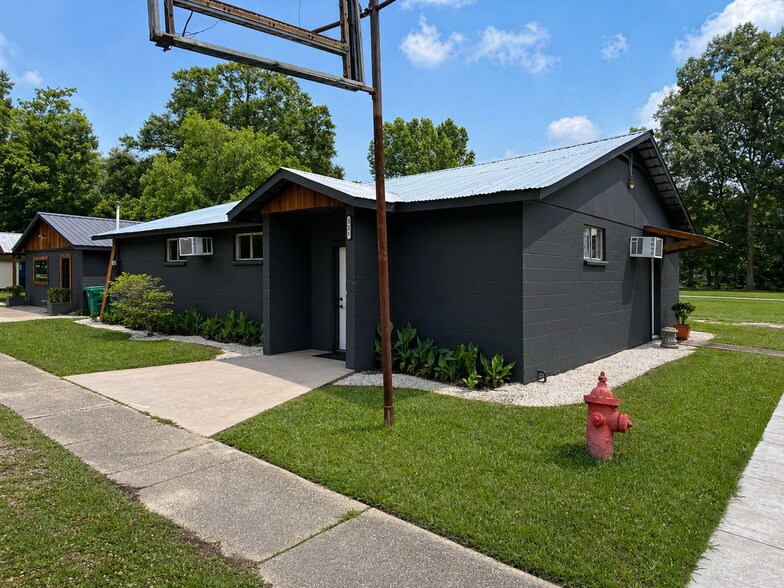 More Photos Of 321 W 29th Ave, Covington Flex For Lease