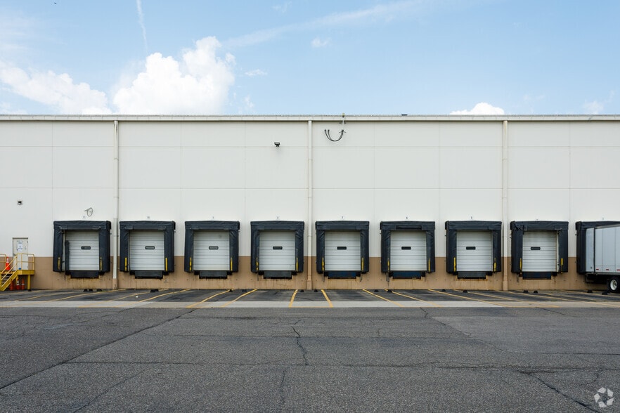 More Photos Of 10725 Harrison Rd, Romulus Distribution For Lease