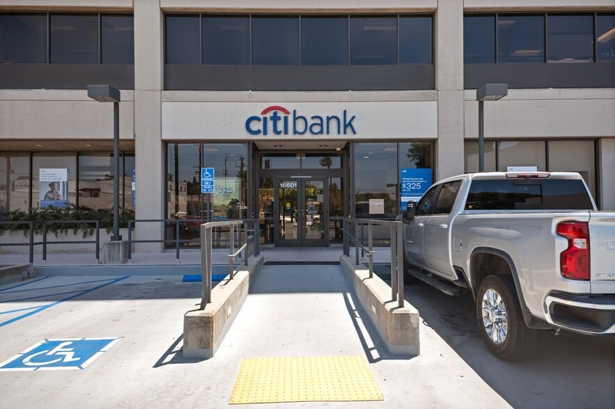 More Photos Of 16601 Ventura Blvd, Encino Office For Sale