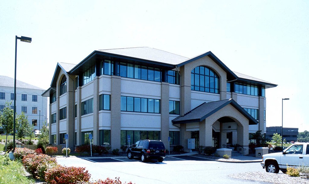 More Photos Of 5500 Brooktree Rd, Wexford Medical For Lease