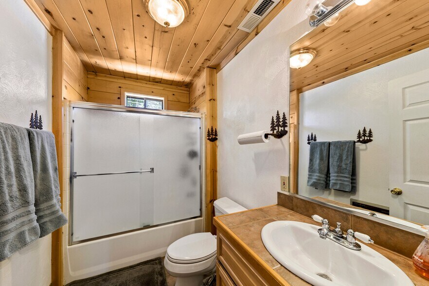 More Photos Of 804 Hwy 50, South Lake Tahoe Lodge Meeting Hall For Sale