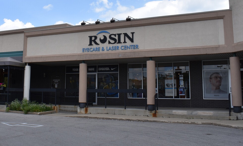 More Photos Of 1901-1975 Cherry Ln, Northbrook General Retail For Sale