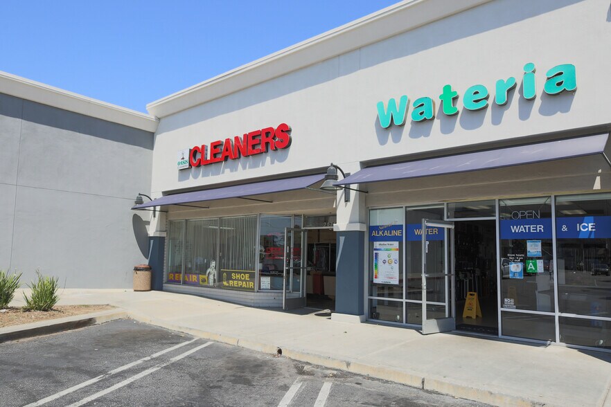 More Photos Of 7060-7076 Sepulveda Blvd, Van Nuys Unknown For Lease