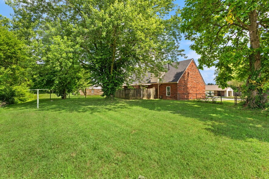 More Photos Of 815-817 Lancelot ct, Jeffersonville Multifamily For Sale