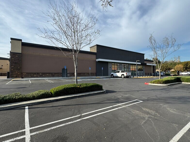More Photos Of 15225 Whittier Blvd, Whittier Freestanding For Lease