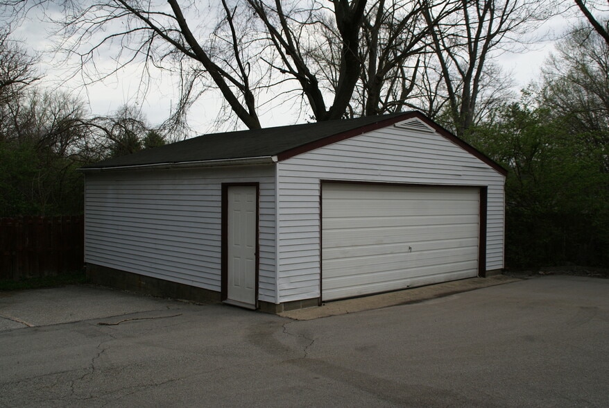 More Photos Of 2730 E 62nd St, Indianapolis Office For Sale