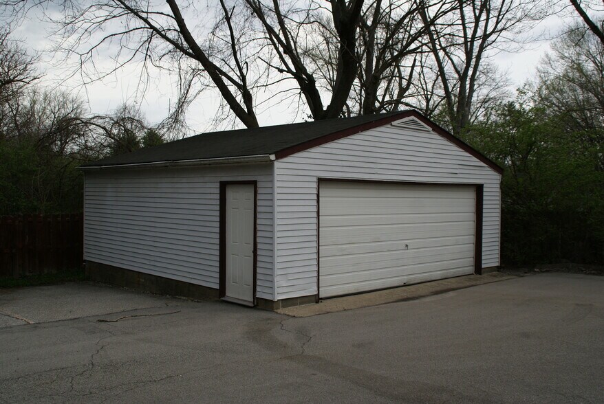 More Photos Of 2730 E 62nd St, Indianapolis Office For Sale