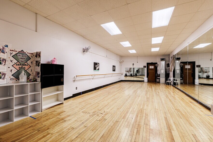 More Photos Of 67 Lyell Ave, Spencerport Office Residential For Lease