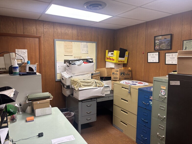 More Photos Of 60 Commerce Park Dr, Dayton Flex For Sale