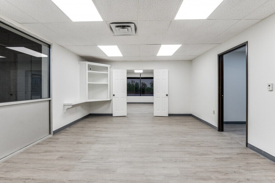 More Photos Of 8230-8240 Lovett Ave, Dallas Warehouse For Lease