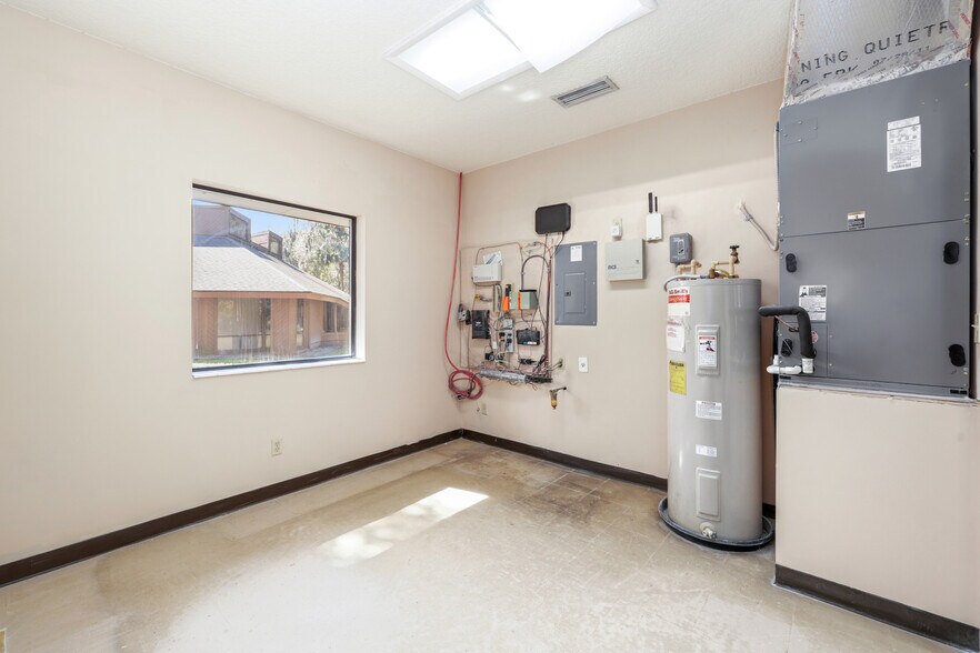 More Photos Of 943 Cesery Blvd, Jacksonville Medical For Sale