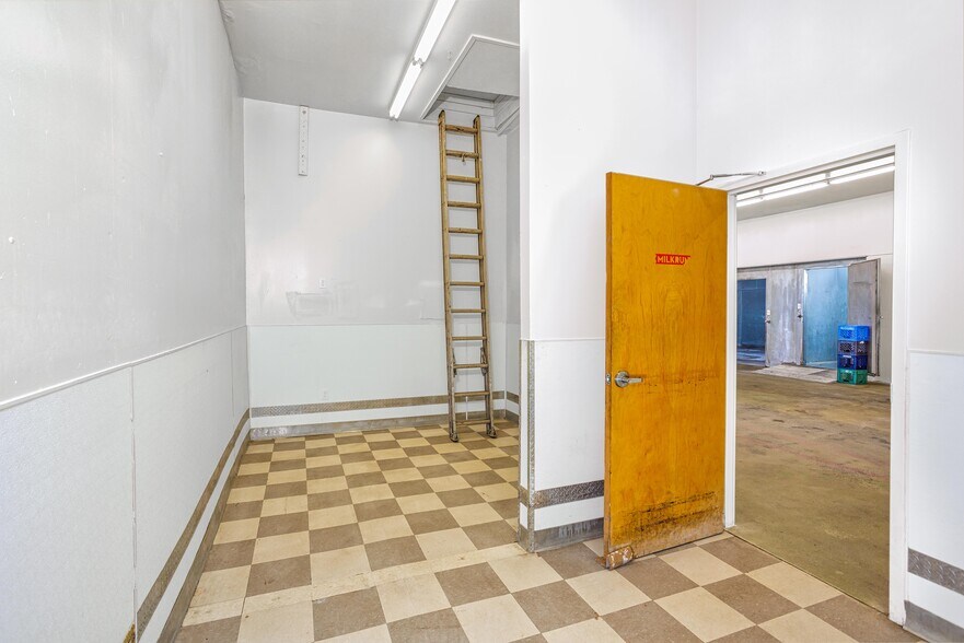 More Photos Of 4636 NE 42nd Ave, Portland Freestanding For Lease