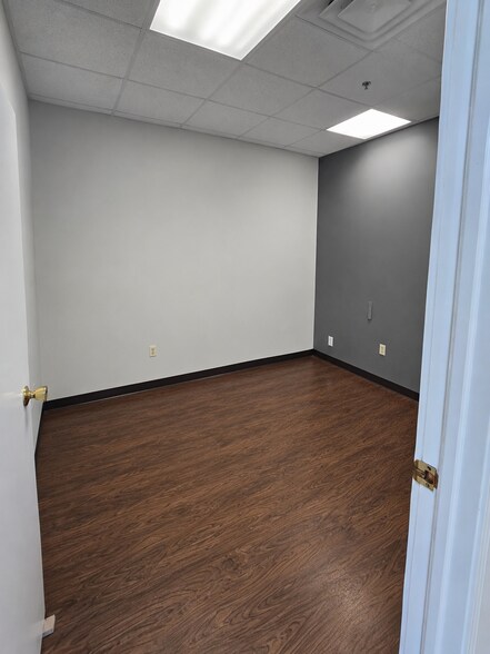 More Photos Of 1851 44th St SW, Wyoming Freestanding For Lease