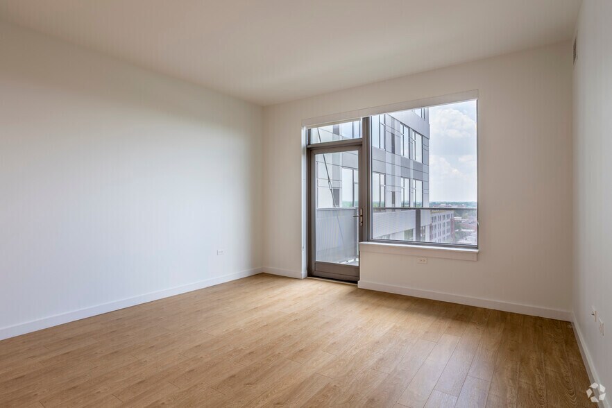 More Photos Of 1133 South Blvd, Oak Park Apartments For Lease