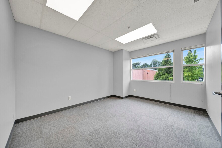 More Photos Of 1353-1363 Main St, North Vancouver District Storefront Retail Office For Lease