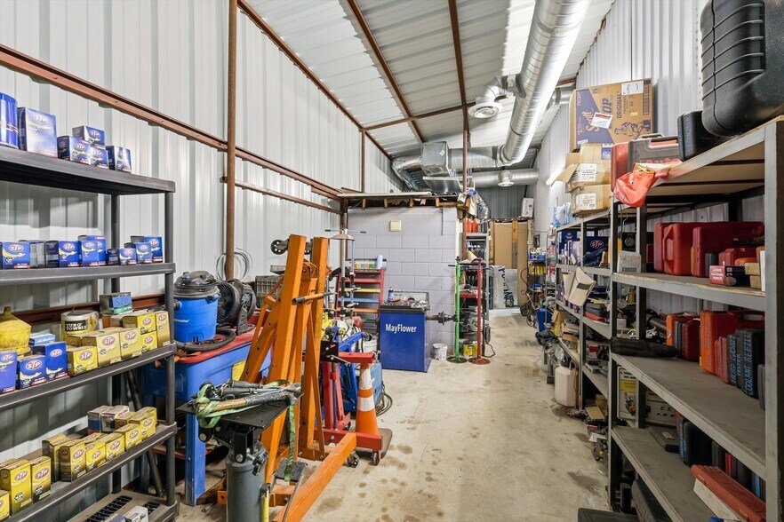 More Photos Of 103 W Franklin St, Alvord General Retail For Sale