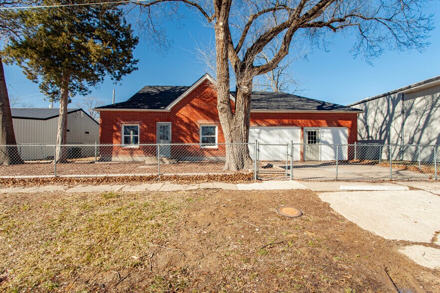 More Photos Of 406 S Main St, Archie Schools For Sale