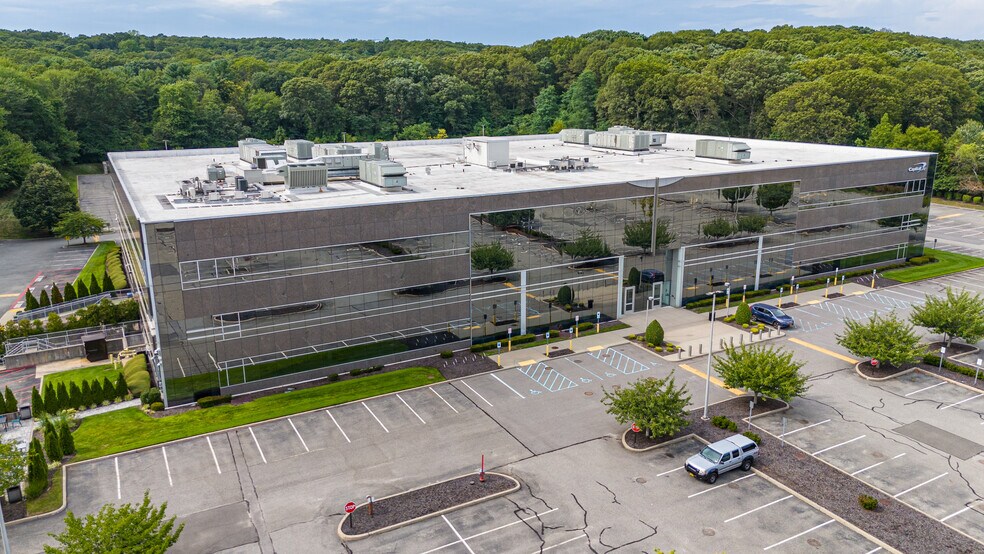 More Photos Of 1307 Walt Whitman Rd, Melville Office For Sale