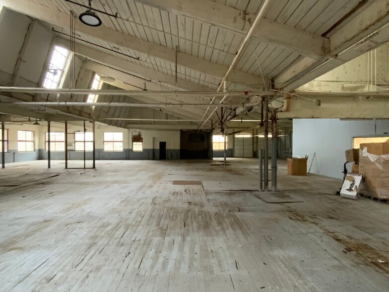 More Photos Of 129 Brookside Ave, West Warwick Manufacturing For Lease