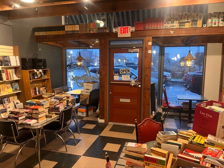 More Photos Of 1020 16th St, Bedford General Retail For Sale